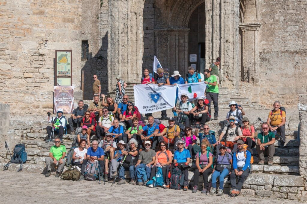 A Erice, una foto di gruppo per ricordare il cammino del decennale.